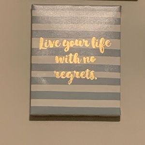 Beautiful wall decor with a feel good everyday saying. Never been used. No tags.